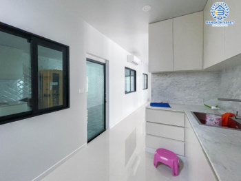 *****บ้านเดี่ยวมือสองกรุงเทพฯ ม.แกรนด์ บริทาเนีย วงแหวน-รามอินทรา #หลังมุม เนื้อที่กว้างขวางสุดถึง 64.6 ตร.ว. ฟังก์ชัน 4 ห้องนอน 5 ห้องน้ำ 2 ที่จอดรถ บ้านใหม่พร้อมอยู่ ไม่เคยเข้า บนทำเลเดินทางสะดวก ติดถนนกาจนาภิเษก ใกล้รถไฟฟ้าสายสีเขียว "สถานีคูคต" และทางด่วน